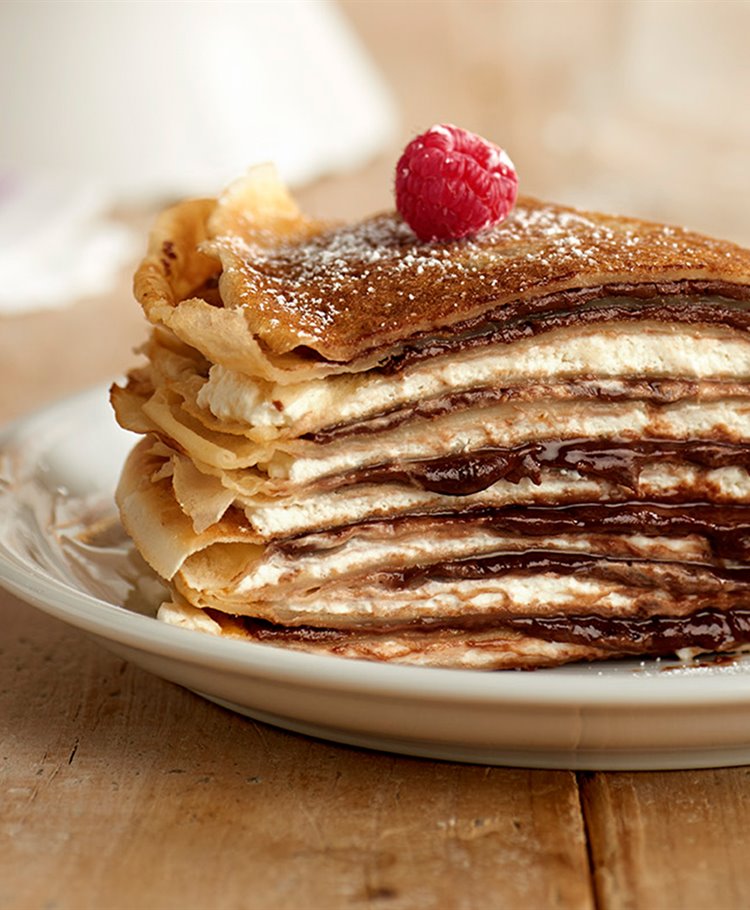 Tarta de Crepes con Nutella y nata
