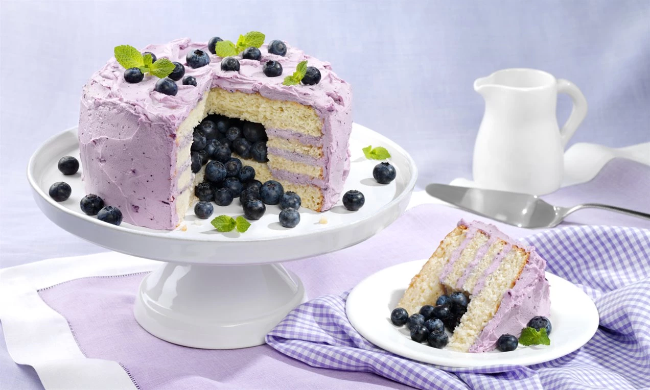 Fresh Blueberry Piñata Cake