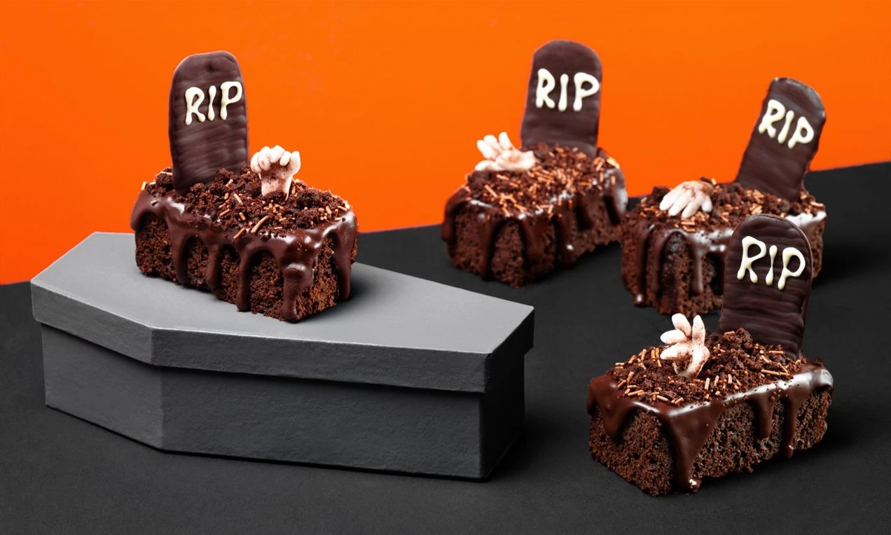 Halloween Graveyard Cake Bars Recipe
