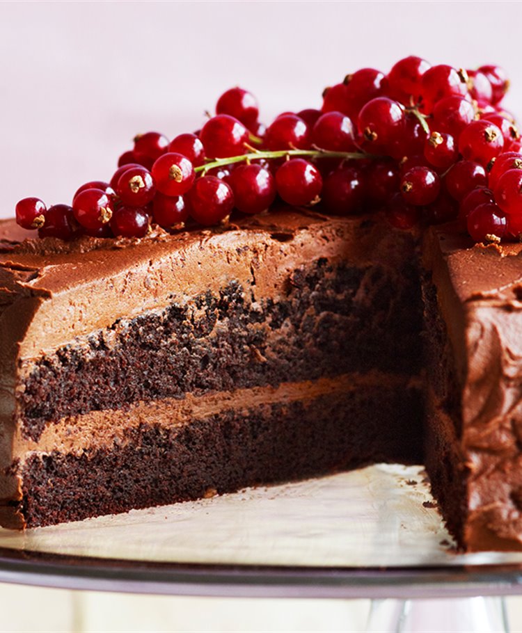 Chokoladekage med friske bær