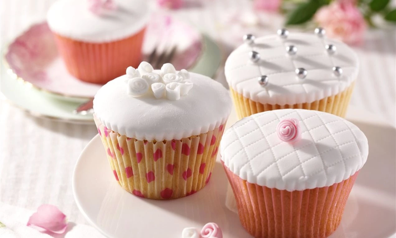 Vintage-Style Rose and Quilt-Iced Cupcakes