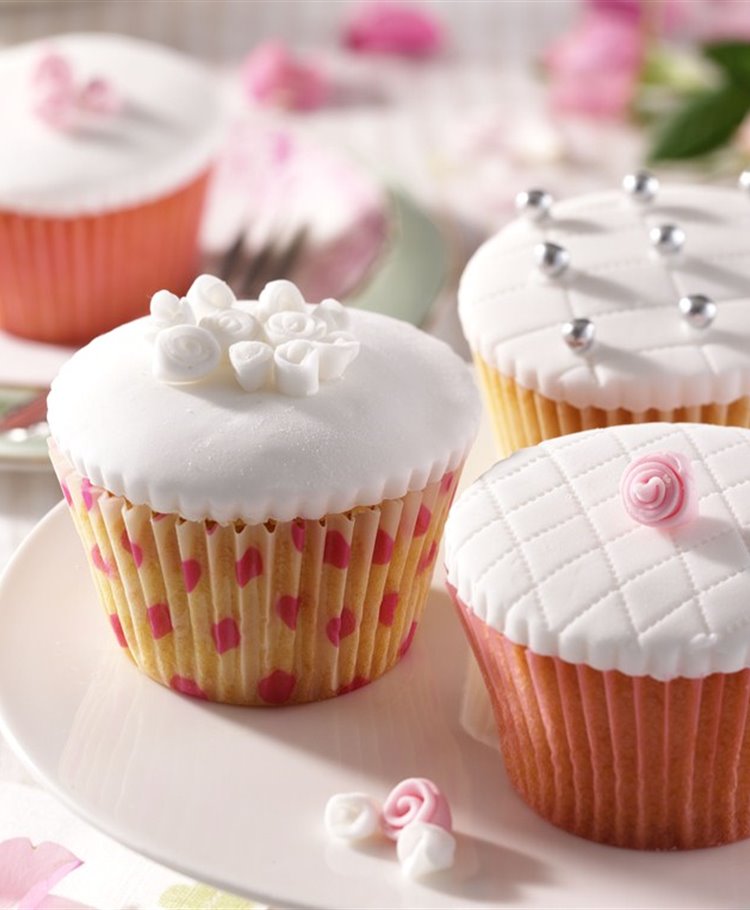Vintage-Style Rose and Quilt-Iced Cupcakes