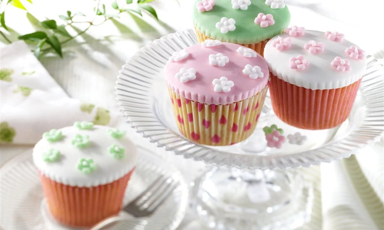 Vintage-Style Petal Cupcakes