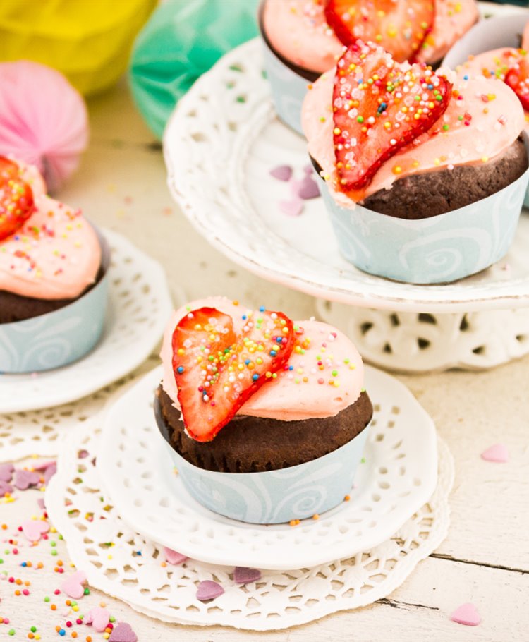 Romige cupcakes met aardbeien