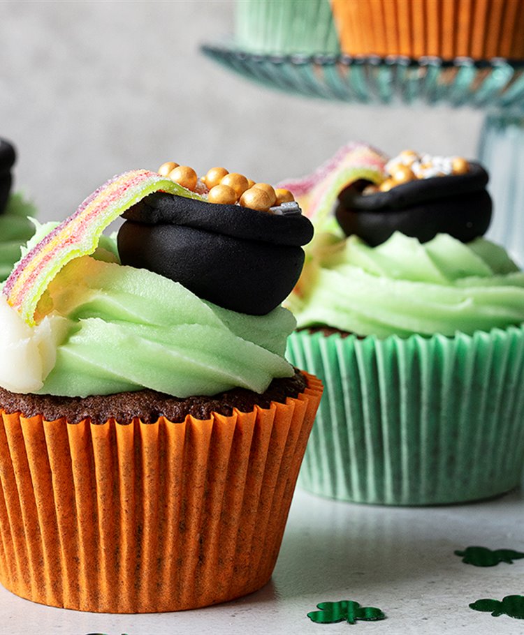 St Patrick's Day Pot of Gold Cupcakes Recipe Dr. Oetker