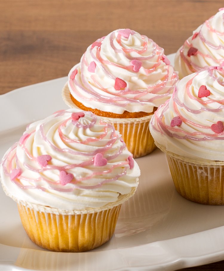Cupcake con frosting e decorazioni rosa
