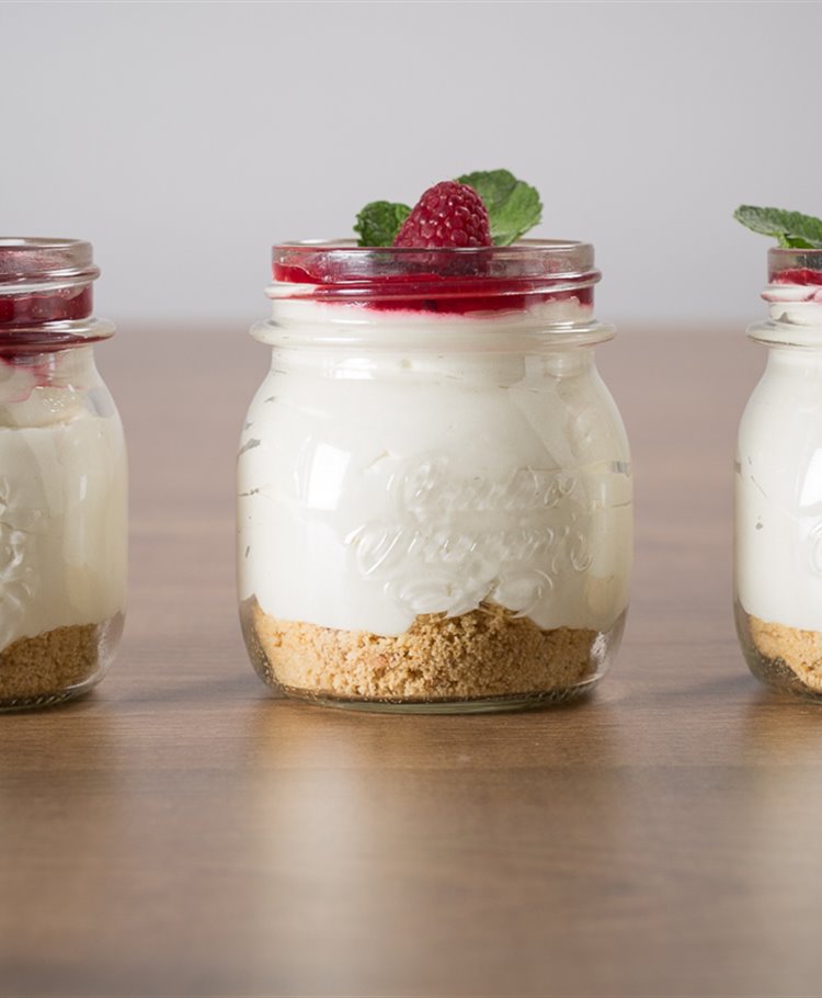 Cheesecake in barattolo yogurt e lamponi