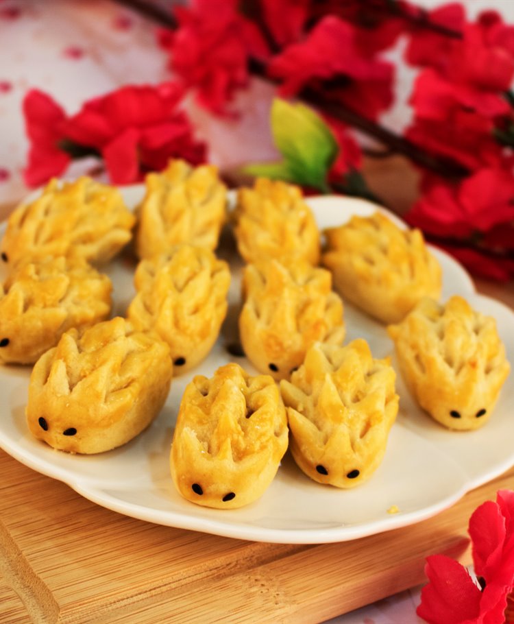 Hedgehog Pineapple Tarts
