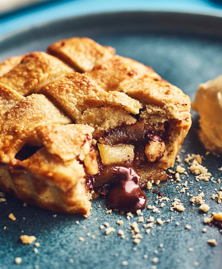 Pear, Chocolate and Hazelnut Pie Recipe Dr. Oetker